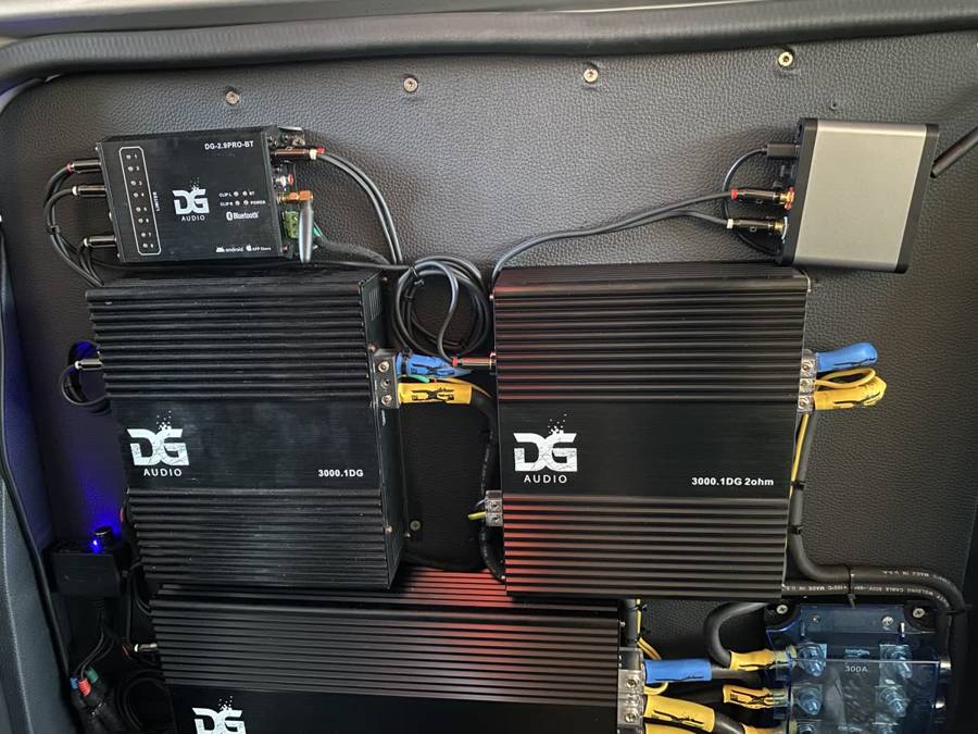 Two DG Audio 3000.1DG amplifiers with a DG-2.9PRO-BT Bluetooth processor mounted above